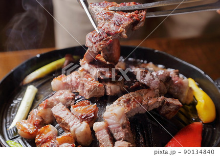 北海道名物、栄養たっぷり美味しいラム肉のグリル 90134840