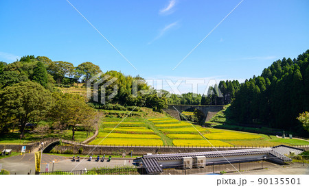通潤橋「秋晴れを背景に通潤橋・棚田風景」(秋)日本・九州・熊本県山都町矢部町 通潤橋「秋晴れを背景に通潤橋・棚田風景」(秋)日本・九州・熊本県山都町矢部町 90135501