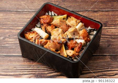 焼き鳥丼 90136322