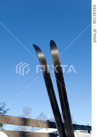 ski on blue 90136366