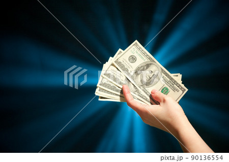 hand holding money 90136554