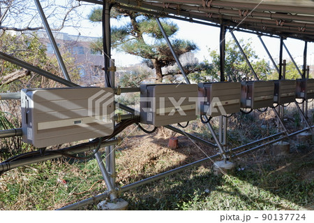 太陽光パネルの裏側 太陽光パネルの裏側 90137724