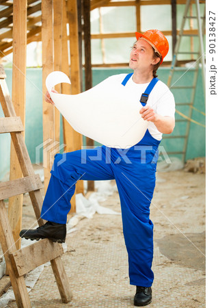 builder looking at the construction project 90138427