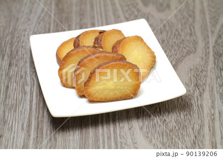 市販の沢庵を燻製にした自家製いぶりがっこ 市販の沢庵を燻製にした自家製いぶりがっこ 90139206