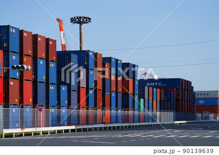 積み上げられたコンテナ 積み上げられたコンテナ 90139639