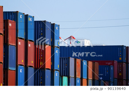 積み上げられたコンテナ 積み上げられたコンテナ 90139640
