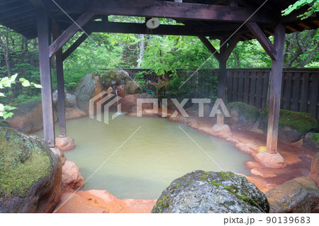 新緑の露天風呂【平湯温泉・平湯の湯】 新緑の露天風呂【平湯温泉・平湯の湯】 90139683