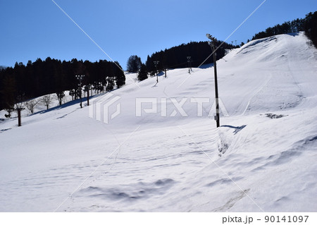 スキー場 リフト 雪景色 スキー場 リフト 雪景色 90141097