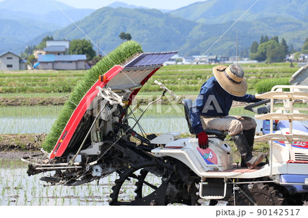田植え作業 農業 田植機 5月 田植え作業 農業 田植機 5月 90142517