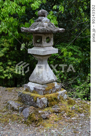 元伊勢内宮皇大神社、日室ヶ岳遙拝所の石灯籠の写真素材 [90143502] - PIXTA