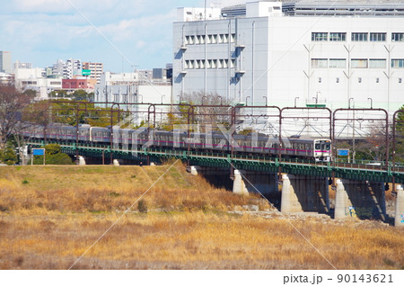 多摩川橋梁を通過する京王線 90143621