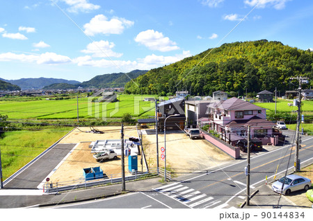 2021年。児島駅から岡山駅までの瀬戸大橋線の風景 90144834