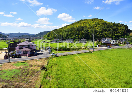 2021年。児島駅から岡山駅までの瀬戸大橋線の風景 90144835