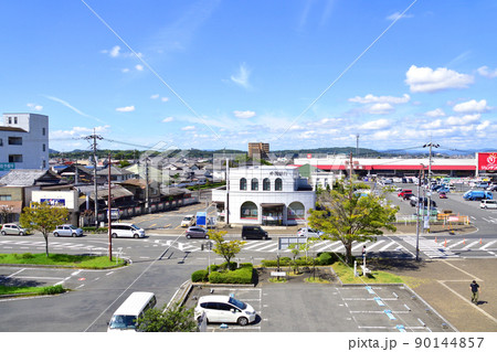2021年。児島駅から岡山駅までの瀬戸大橋線の風景 90144857