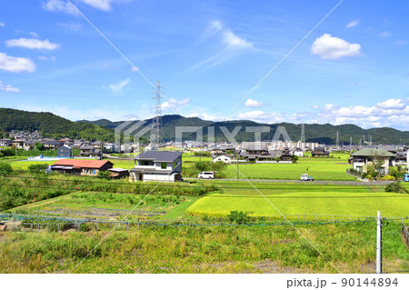 2021年。児島駅から岡山駅までの瀬戸大橋線の風景 90144894