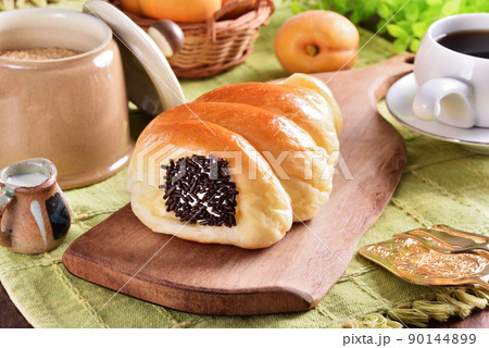 Cream cornet roll bread 90144899