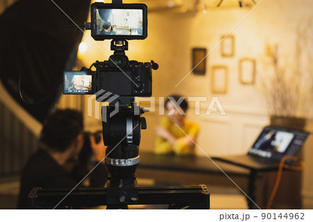 撮影現場　カメラマン　モデル 90144962