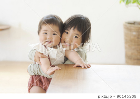 姉妹ポートレート 90145509