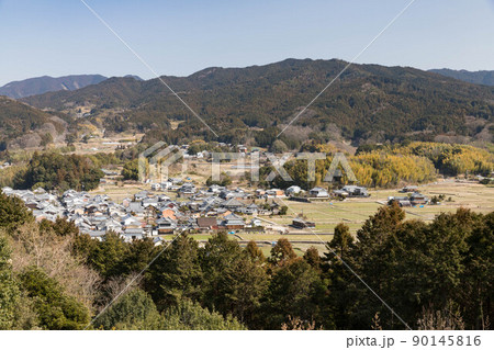 早春の甘樫丘から見た飛鳥集落 90145816
