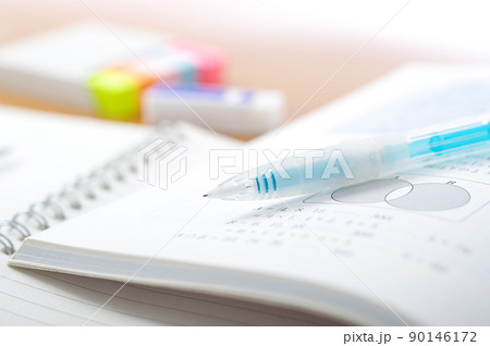 数学の勉強をするイメージ 数学の勉強をするイメージ 90146172