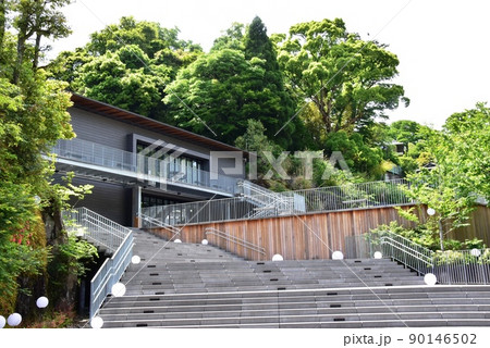 湯河原町　万葉公園万葉公園湯河原惣湯玄関テラスエントランスと新緑 90146502