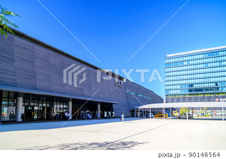熊本駅(駅前周辺・広場風景)「晴天の駅前周辺風景」日本・九州・熊本県 90146564