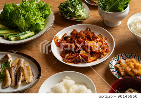 豚キムチの食卓 90146960