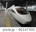出発を待つVSE　新宿駅　 90147305