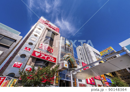JR「中野」駅北口のアーケード商店街「中野サンモール」 90148364