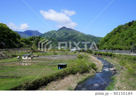 鶴ヶ鳥屋山と笹子川【山梨県大月市初狩】 鶴ヶ鳥屋山と笹子川【山梨県大月市初狩】 90150184