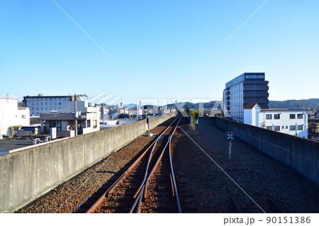 2021年。朝の水島臨海鉄道水島本線の風景 2021年。朝の水島臨海鉄道水島本線の風景 90151386