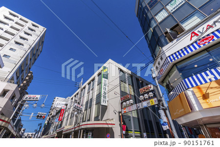 JR「西荻窪」駅前の商店街 JR「西荻窪」駅前の商店街 90151761