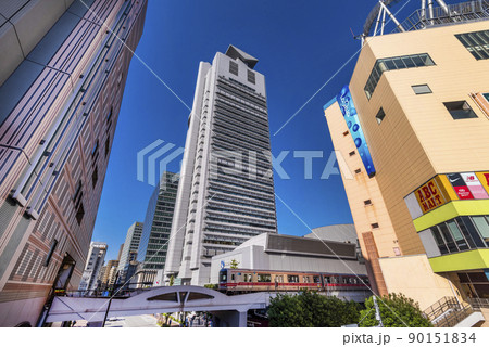 後楽園駅前の風景 文京シビックセンターとラクーアのビルディング 90151834
