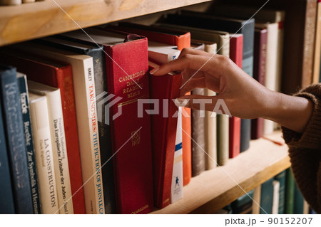 図書館・読書・本棚・書斎イメージ 90152207