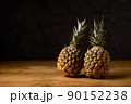 二つ並んだパイナップル 90152238