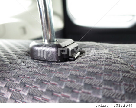 自動車の座席のヘッドレストの高さを調整する際に押すボタン 90152944