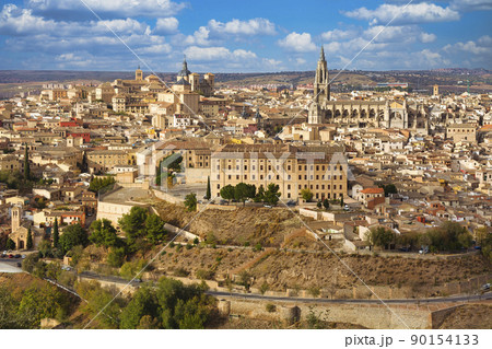 世界遺産・古都トレドの旧市街 90154133