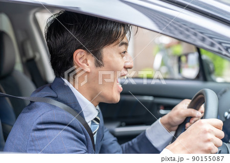 車 ビジネスマン 運転 事故 車 ビジネスマン 運転 事故 90155087