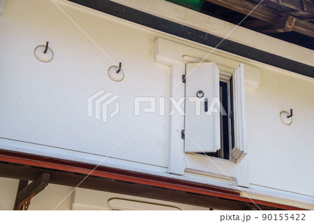開けた蔵の扉 90155422