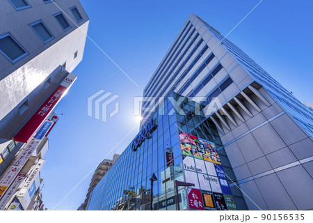 JR「三鷹」駅南口の風景 三鷹コラルのビルディング JR「三鷹」駅南口の風景 三鷹コラルのビルディング 90156535