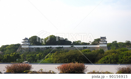 黄昏時の明石城 90156915