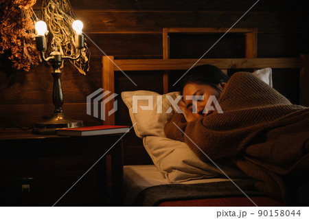 寝室で眠る女性イメージ、睡眠イメージ 寝室で眠る女性イメージ、睡眠イメージ 90158044