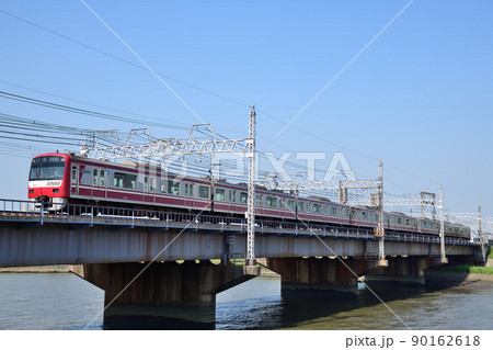 中川橋梁を渡る京急電鉄1000形電車 中川橋梁を渡る京急電鉄1000形電車 90162618