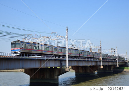 中川橋梁を渡る3700形電車 90162624