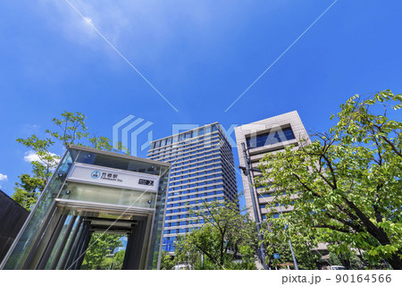 東京メトロ東西線「竹橋」駅の出入口  90164566