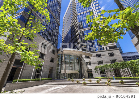 「大手町」駅前のオフィスビルディング 90164591