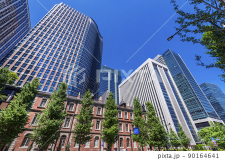 丸の内パークビルディングと三菱一号館美術館 90164641