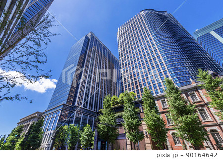 丸の内パークビルディングと丸の内のオフィスビルディング 90164642