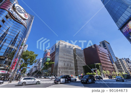 「銀座」駅前・数寄屋橋交差点の風景 「銀座」駅前・数寄屋橋交差点の風景 90164673