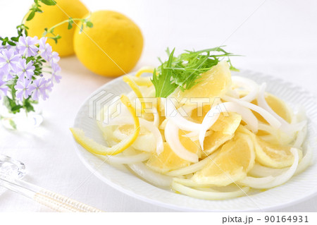 日向夏と新玉ねぎのマリネ　日向夏と新玉ねぎのサラダ 90164931